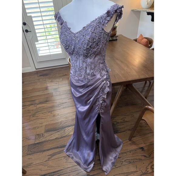 Ladivine by Cinderella Divine Lavender Off Shoulder Gown M Sequin Formal Dress - Picture 5 of 16
